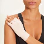 Luva Uv Curta Anti-Aging Fpu50+ Hidratante E Clareadora Uv Line - Foto 1