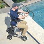 Andador Cadeira 4 Rodas Compacto Aluminio Dobravel D14 At� 135kg Dellamed - Foto 2