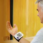 Aparelho Monitor De Pressao Digital De Pulso Hem-6181 Omron - Foto 2