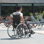 Cadeira De Rodas D400 Raiada Dobr�vel Pneu Anti Furo At� 120kg Dellamed - Foto 8