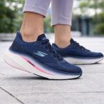 Tenis Skechers Go Walk Max Cushioning Arch Fit Roslyn 125581 Feminino - Foto 2